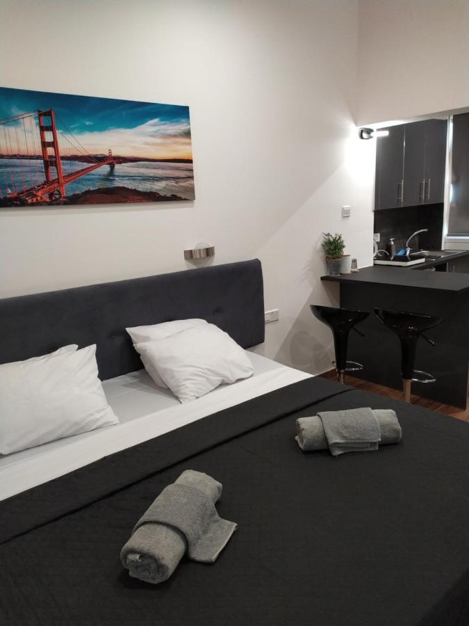 Takis Apartments أيا نابا المظهر الخارجي الصورة
